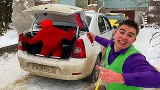 Забавное видео - Мотоциклист перевоплотился в пожарного и сбил с толку всех на улице.