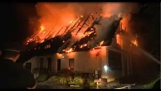 Reetdachhaus in Wilhelmsburg brennt nieder