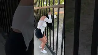 Person's head stuck on gate's grill in R&iacute;o Colorado