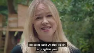 Yr Athro Enlli Thomas - Cefnogi plant mewn addysg Gymraeg