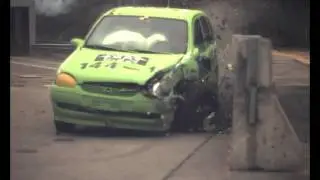 Anprallpr&uuml;fung leichter Personenwagen gegen Fahrzeugr&uuml;ckhaltesystem Jersey