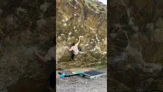 Slapstick 7C - Bowderstone. #ukbouldering #bowderstone #lakesbloc #ukclimbing