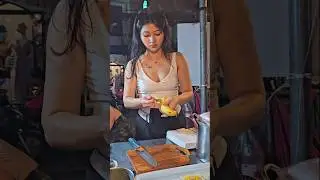 The Most Popular Roti Lady in Bangkok Puy Sister Palm