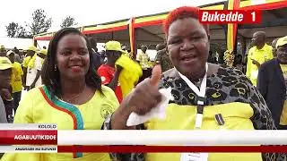 Agabuutikidde: Okukuza olunaku lw'Amenunula  Pulezidenti aliko baasiimye era n'abawa emidaali.