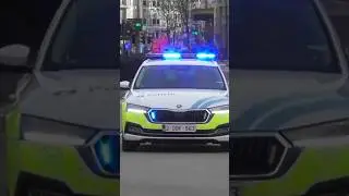 Politie Antwerpen met spoed onderweg naar een melding in het centrum van Antwerpen.
