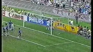 Gary Lineker scores for England against Argentina during the 1986 World Cup