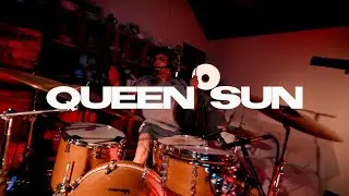HOLA LAUREL - QUEEN SUN (Live session)