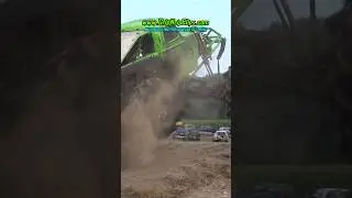 Wayy Discombobulated 🤯 #GripNripClips #mudbog #trucks #mudding #mudtrucks