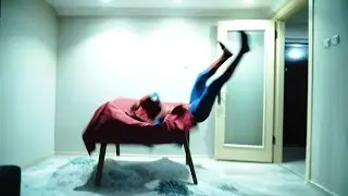 ÖRÜMCEK ADAM vs Işın Kılıcı | EVDE MASA KAPI KIRDIK