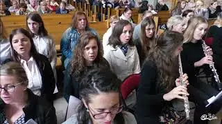 Koronka uwielbienia Boga ze św. Michałem Archaniołem i chórami Aniołów
