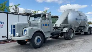 Köp Veteranlastbil Dragbil Scania 110 Super med trailer på Klaravik