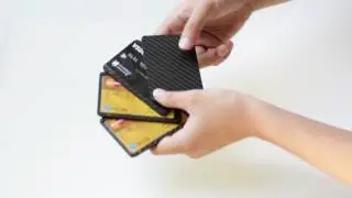 How to play with PITAKA Cardholder