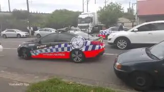 Large numbers of police raid Muslim group in Sydney
