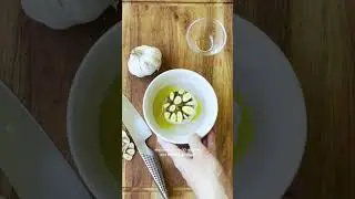 How to make microwave &lsquo;roasted&rsquo; garlic #shorts