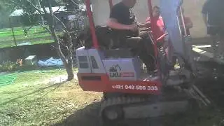 TAKEUCHI TB 15 odkopavanie zakladou