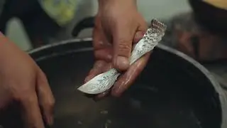 The silverwork of Qiang ethnic group is not just an ornament, but also a symbol of the Qiang culture