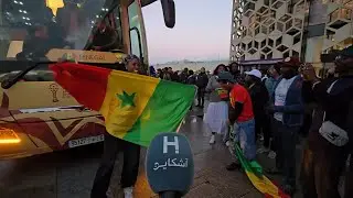 جماهير غفيرة استقبلت  المنتخب السنغالي لحظة وصوله إلى الرباط  استعدادا للفينال
