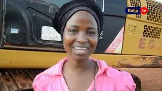 MWANAMKE SHUJAA KASULU ANAYEENDESHA MTAMBO 