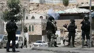 شاهد: اشتباكات بين القوات الإسرائيلية وفلسطينيين بعد صلاة الجمعة في حي سلوان
