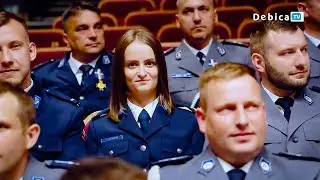 Święto Policji w Dębicy. Uroczyste awanse i wyr&oacute;żnienia dla funkcjonariuszy