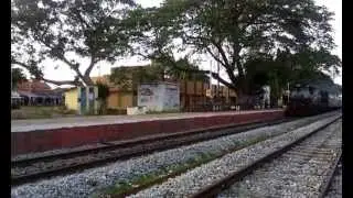 UBL-SBC Jan Shatabdi 12079/12080 blasts past SBC-DWD ICE