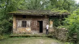 After his parents passed away, the son renovated their old house into a family gathering place.