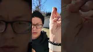 How to snap a coin #learnontiktok #lifehacking #cointrick #skilldevelopment