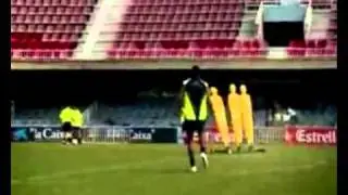 INCROYABLE: Publicit&eacute; NIKE Ronaldino (barre transversale)
