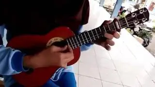Cewek,Hebat Main Ukulele !!
