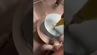 decorating a PINTEREST MINIMALIST cake !!
