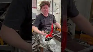 Tim Rawlinson making Fabrica Platters at London Glassblowing