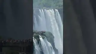Unveiling the Majestic Iguazu Falls: Nature's Grand Spectacle 🌈🌊