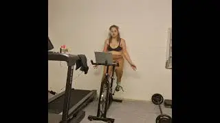 Voltei a rotina de treino. 30min na bike. Workout with peloton