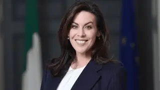 Jennifer Carroll McNeill trots out 