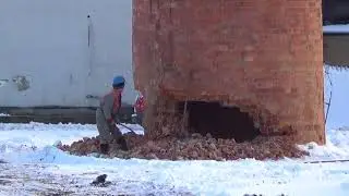 Nerves of steel - demolition of the chimney  with a Pneumatic Hammer