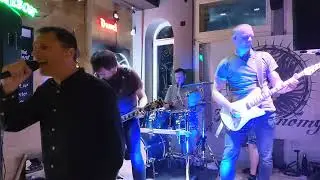 The Anenomy concert Mermaid Caf&eacute; The Pretender