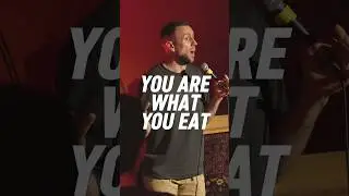 Comedian Dares to Joke About Food 😮&zwj;💨🥨 #shorts #comedy #food #brave #rogierbak