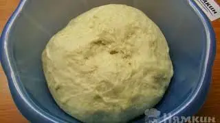 Braided bun with melted cheese, garlic and dill