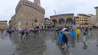 Florence 4 360 Piazza entering