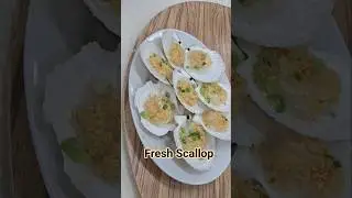 EATING FRESH SCALLOP WITH FRIENDS