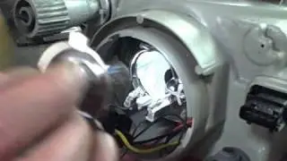 2002 SAAB 9-3 Headlight Bulb Replacement