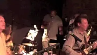 Les Smith sings James Brown