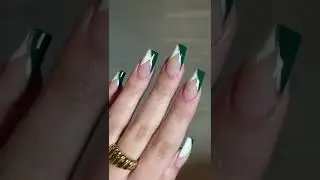 how to create holiday v French tips on coffin nails❄️  excited for more holiday nails ☺️💫   #shorts