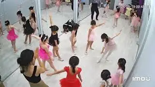 Sushi tập múa tại Lin dance studio
