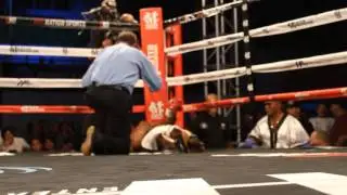 Momento del KO de Tito Acosta