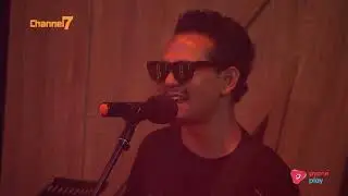နှုတ်ခမ်းပဲ့ (Live performance at Good Night Show) | Good Night Show Myanmar | Channel 7