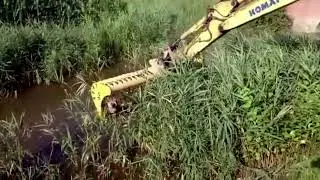Łyżka kosząca GHEDINI  + koparka Komatsu. Łyżka melioracyjna 2,5 m. Koszenie rowów melioracyjnych.