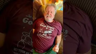IM AGING 😫 #aging #18 #parodysong #rollingblue #joeykalico