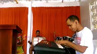 Pedro Ismael y su humilde orquesta con el tema El Esta Aquí