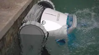 PROTEUS DX5i Robotic Pool Cleaner